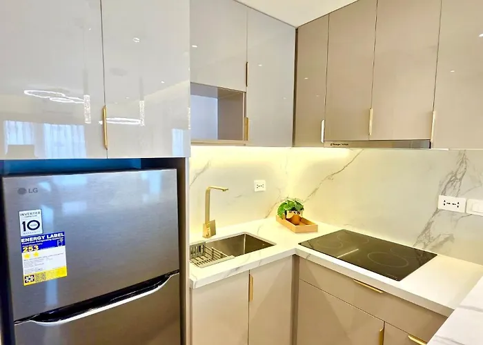 Aparthotel The Elegance At Shore Residences New 2br 2ba Spacious Free Parking Near Moa