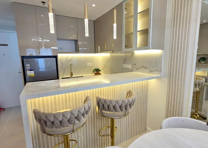 Aparthotel The Elegance At Shore Residences New 2br 2ba Spacious Free Parking Near Moa