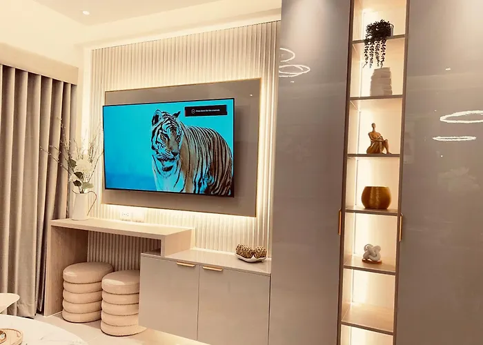 Aparthotel The Elegance At Shore Residences New 2br 2ba Spacious Free Parking Near Moa